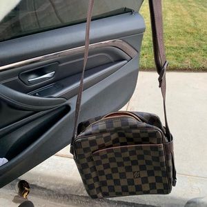 Men louis Vuitton messenger bag
